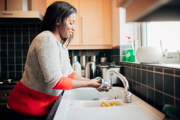 istock Washing the Dishes at Christmas 1019958086