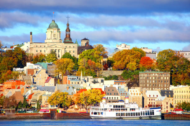 ケベックの秋 - quebec city ストックフォトと画像