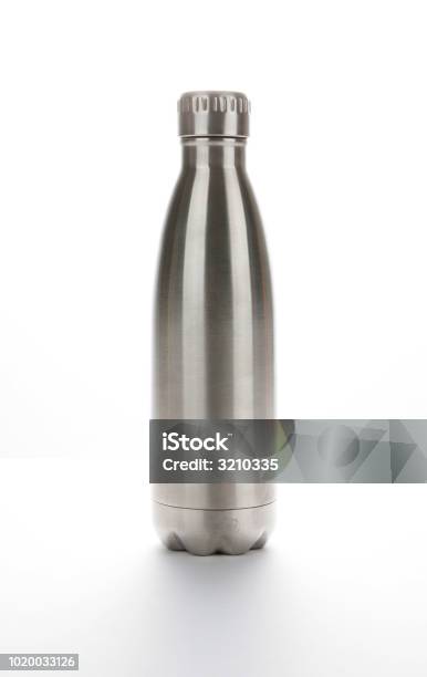 Tazza Thermos In Acciaio Inossidabile Negozio Freddo Bottiglia Bicchiere - Fotografie stock e altre immagini di Bottiglia d'acqua