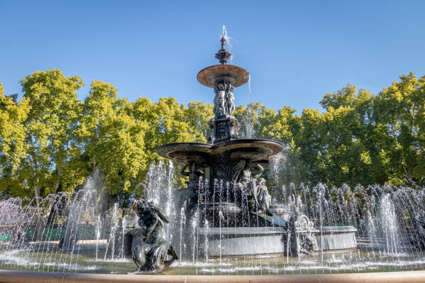 fountain of the continents (fuente de los continentes) w: general san martin park - mendoza, argentina - copy statue zdjęcia i obrazy z banku zdjęć