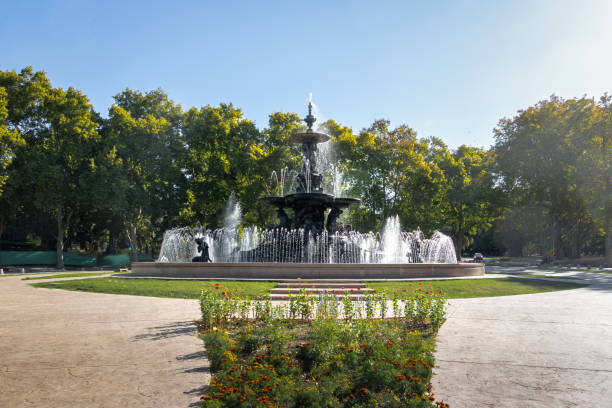 fontana dei continenti (fuente de los continentes) al general san martin park - mendoza, argentina - copy statue foto e immagini stock