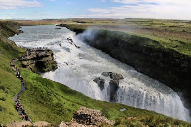 uma vista da cachoeira gullfoss em reykjavik - gullfoss falls - fotografias e filmes do acervo
