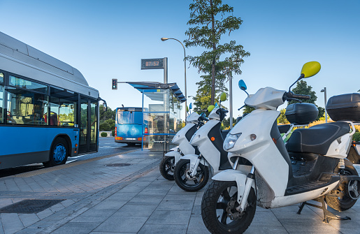 Modern mobility systems in cities combine public transport and rental services for small vehicles such as electric scooters, electric kick scooters. This rental service is possible by using an smartphone application.