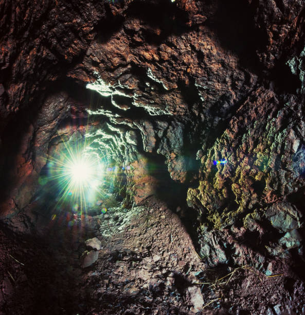 abandoned mine shaft - drill mining rock borehole imagens e fotografias de stock