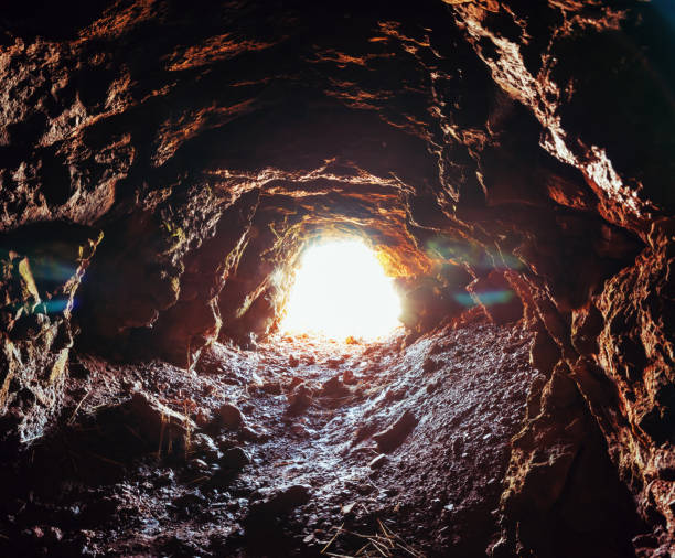 abandoned mine shaft - drill mining rock borehole imagens e fotografias de stock