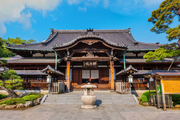 Sengakuji Temple, the site of 47 ronin graveyard in Tokyo, Japan Tokyo, Japan - April 20 2018: Sengakuji Temple famous for its graveyard where the "47 Ronin" are buried. The story of the 47 loyal ronin remains one of the most popular historical stories in Japan harakiri photos stock pictures, royalty-free photos & images