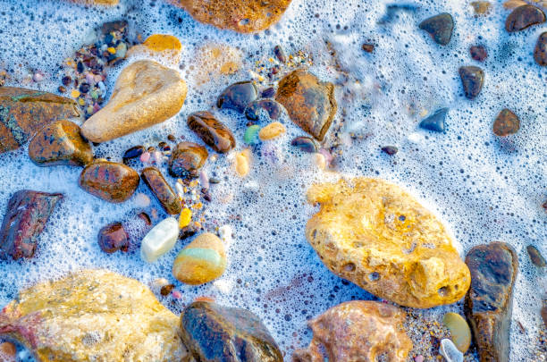 seawater foam soothing your feet - oman beach nature stone imagens e fotografias de stock