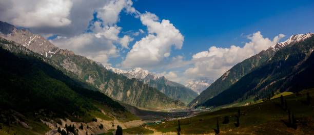 istock Beautiful mountain view of Sonamarg mountains 1020385888