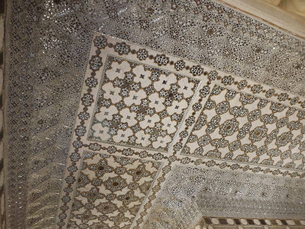 istock Paintings and Murals in Rajasthan Fort 1020415916