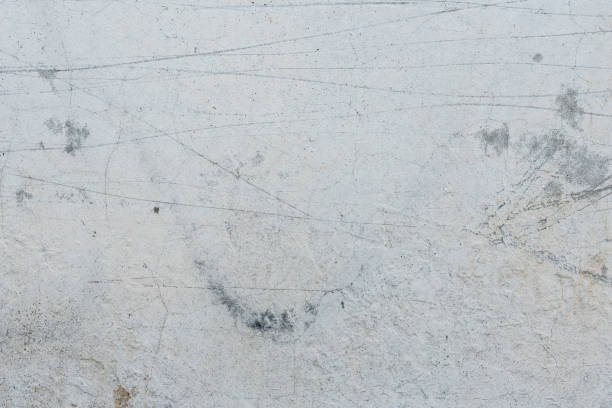 istock Wall fragment with attritions and cracks 1020447466