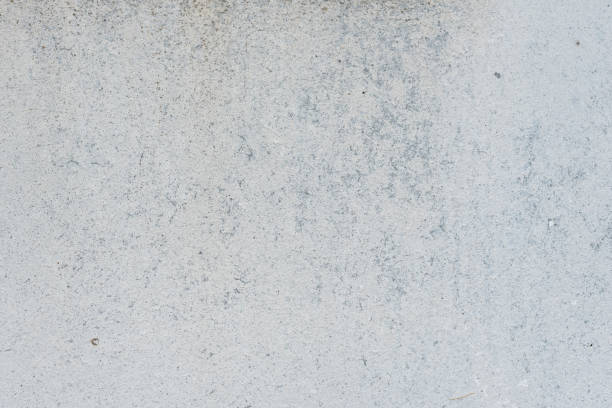 istock Wall fragment with attritions and cracks 1020473904