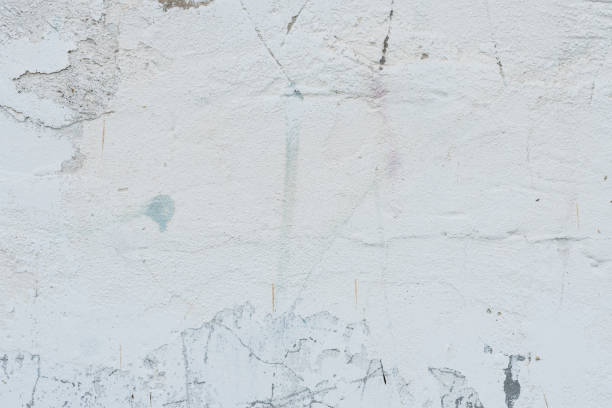 istock Wall fragment with attritions and cracks 1020474294