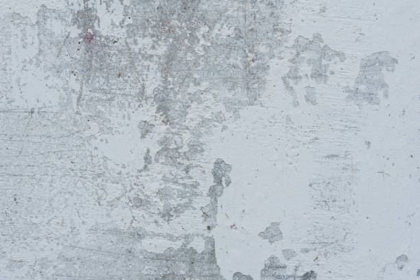 istock Wall fragment with attritions and cracks 1020474438
