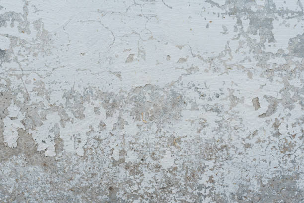 istock Wall fragment with attritions and cracks 1020474600