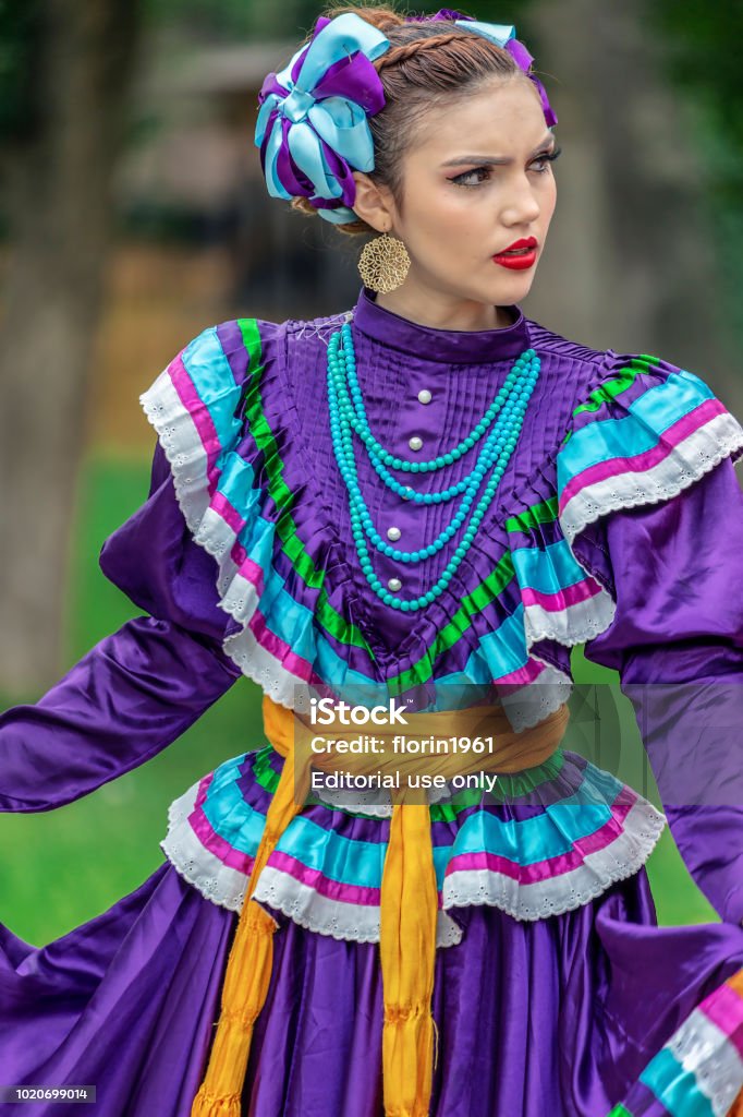 전통 의상에서 멕시코에서 젊은 여자 공예에 대한 스톡 사진 및 기타 이미지 - 공예, 농업 노동자, 루마니아 - Istock