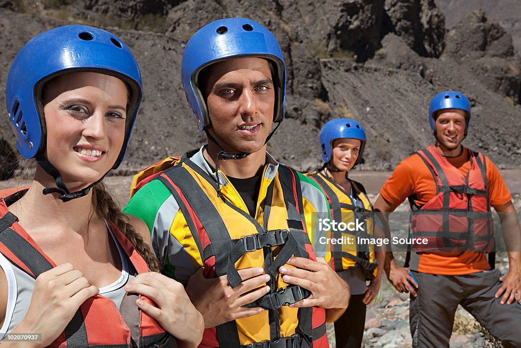 Gens prêts pour le rafting en eau vive - Photo de Mendoza libre de droits