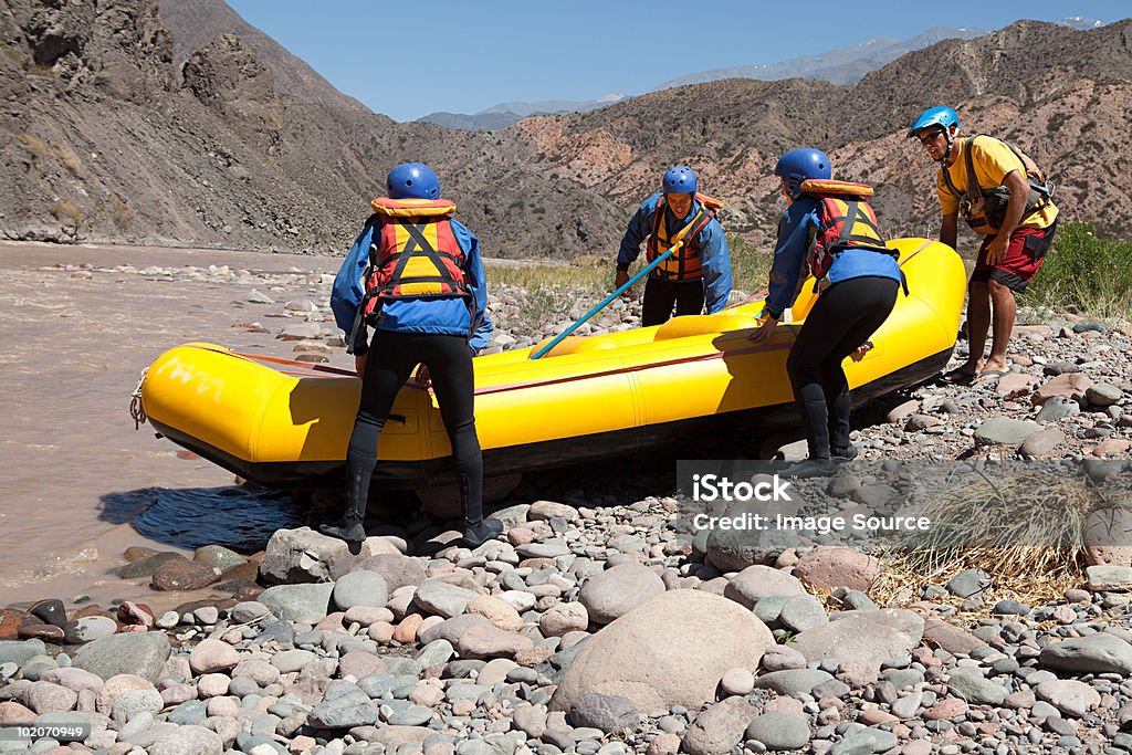 Pessoas empurrar série em rapids - Royalty-free Mendoza Foto de stock