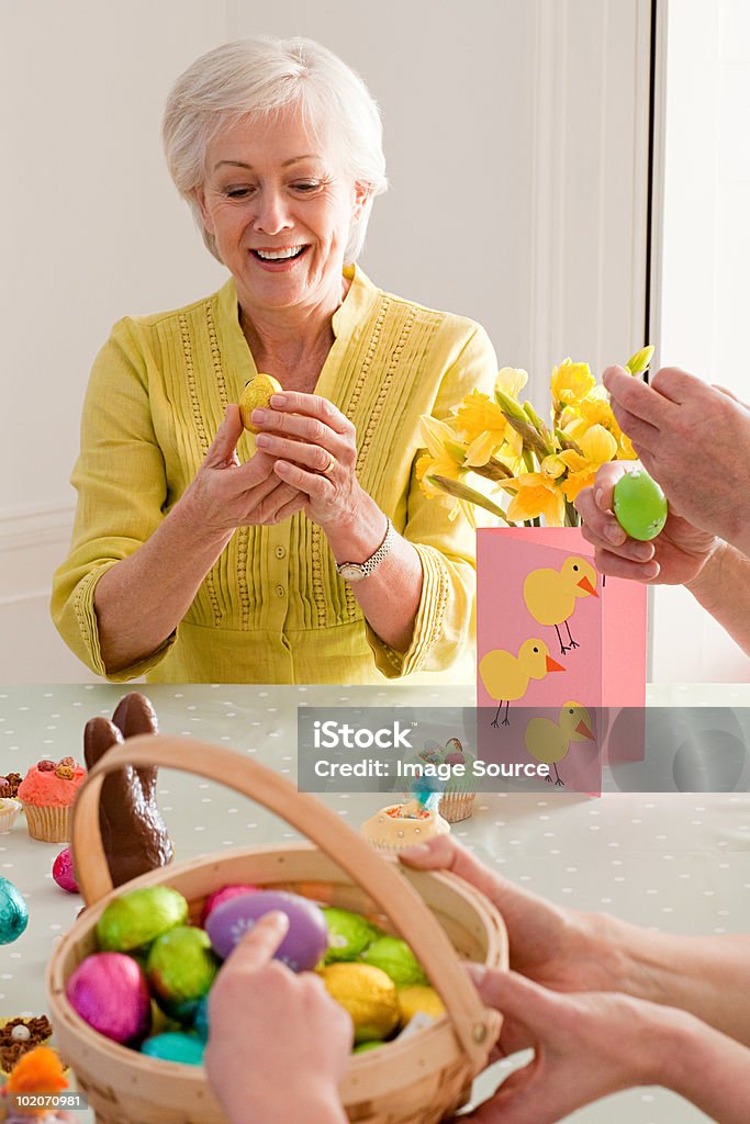 Célébrer Pâques en famille - Photo de Pâques libre de droits