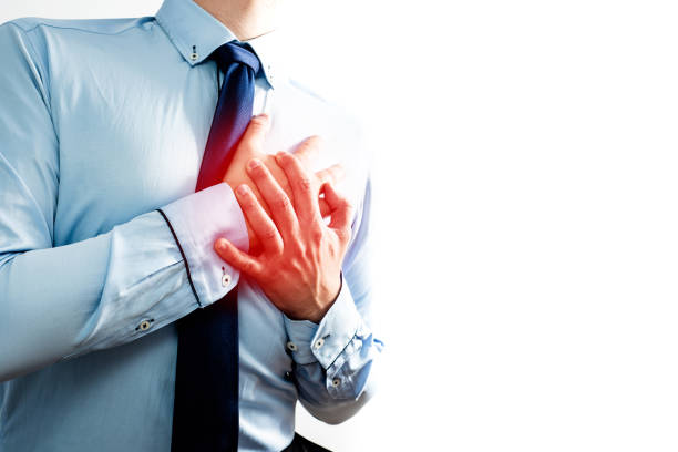 사업가 그는 심장 마비를가지고 하는 동안 손에 그의 마음을 유지. - pulse trace human cardiovascular system heart shape heart disease 뉴스 사진 이미지