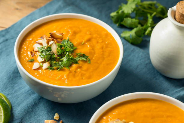 sopa de camote tailandesa casera - butternut squash food healthy eating vegetable fotografías e imágenes de stock