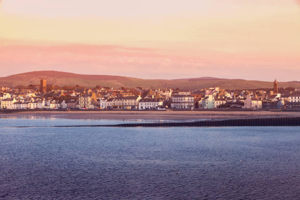 panorama di peel al tramonto - island isle of man peel castle foto e immagini stock