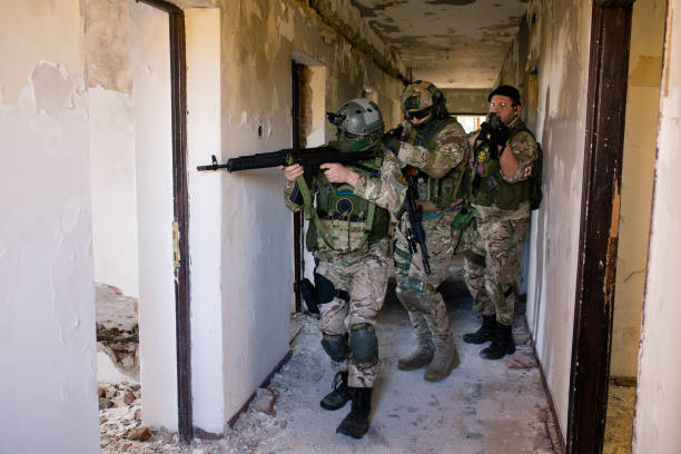 istock Soldiers in action 1020814338