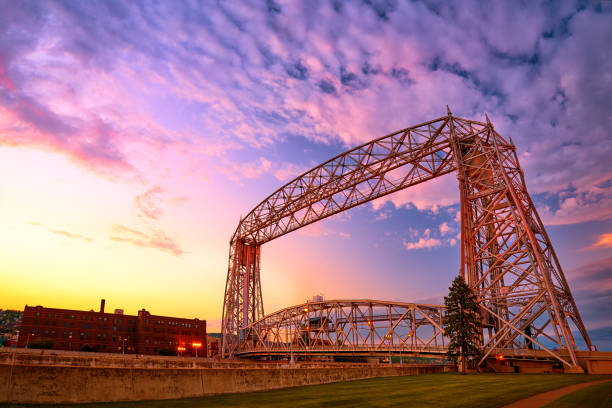 most podnośnikowy - vertical lift bridge zdjęcia i obrazy z banku zdjęć