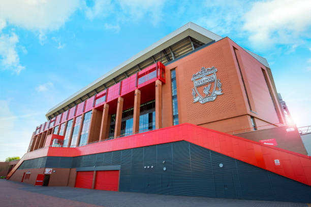 英国でリバプール fc の本拠地、アンフィールド ・ ��スタジアム - museum of liverpool ストックフォトと画像