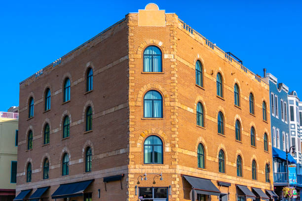 istock Corner building in mid day sun with harsh shadow 1020995692