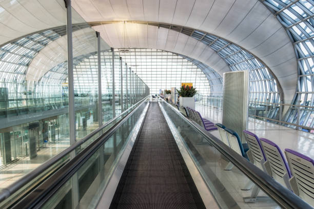 istock Auto escalator walkway to front and modern interior design 1021031190