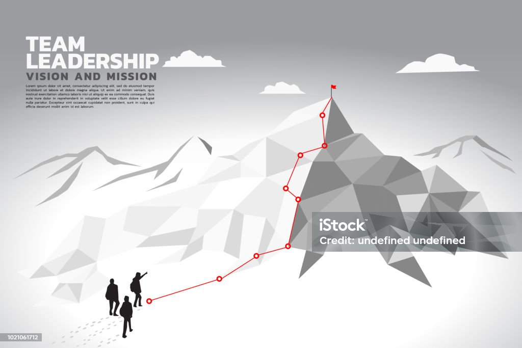 Silueta de un líder de equipo mirar a la cima de la montaña - arte vectorial de Montañismo libre de derechos