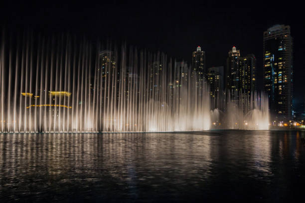 istock Dubai dancing fountain show 1021096404