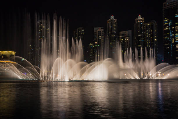 istock Dubai dancing fountain show 1021096432