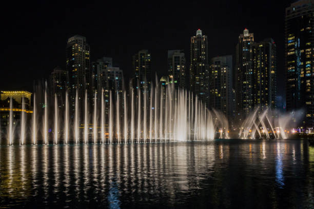 istock Dubai dancing fountain show 1021096452