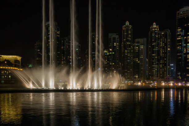 istock Dubai dancing fountain show 1021096468