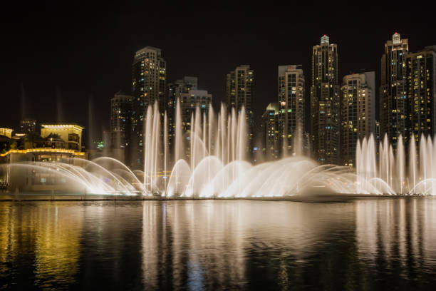 istock Dubai dancing fountain show 1021096492