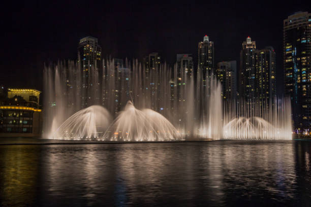 istock Dubai dancing fountain show 1021096500