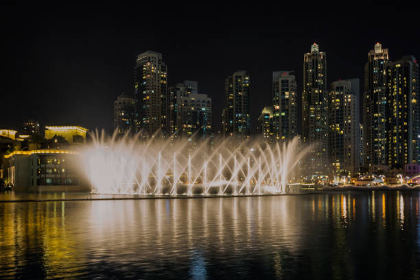 istock Dubai dancing fountain show 1021096534