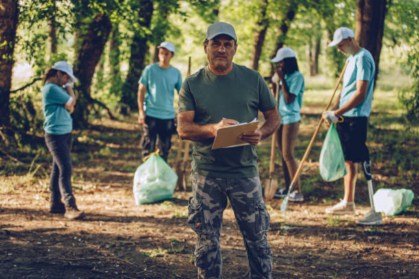 istock Organized volunteers in nature 1021220718