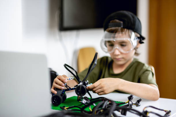 istock Self-study of innovative technologies by teenagers 1021272246