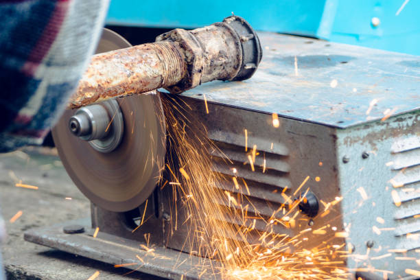 istock Work with steel pipe on the old cutting machine 1021505110