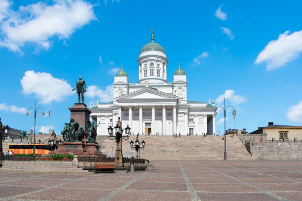 catedral de helsínquia, na praça do senado, finlândia - helsinki lutheran cathedral - fotografias e filmes do acervo