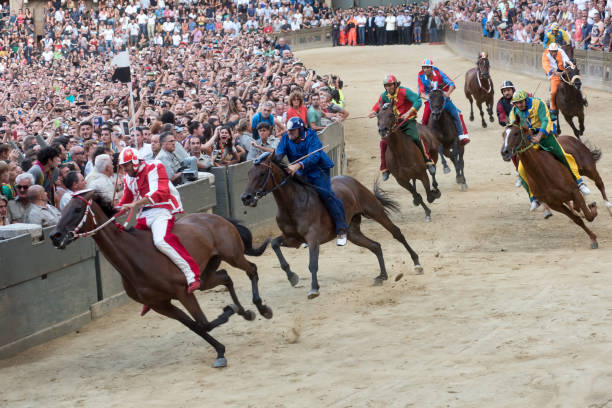 kuvapankkikuvat ja rojaltivapaat kuvat aiheesta palio di siena, kuuluisa hevoskilpailu - palio