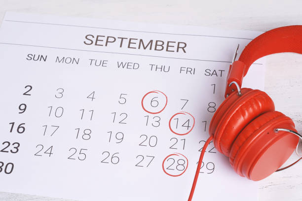 istock Calendar with headphones. 1021694544