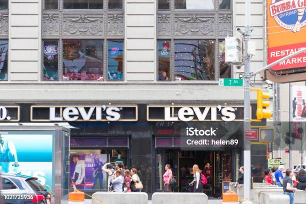 herstel dodelijk fysiek Levis Store In The New York City Stock Photo - Download Image Now - Store,  Architecture, Boutique - iStock