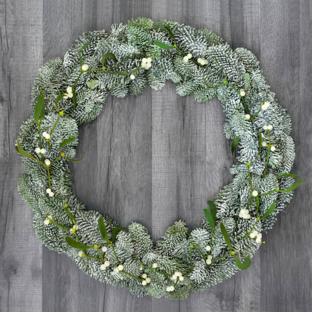 istock Mistletoe and Spruce Fir Wreath 1021766176