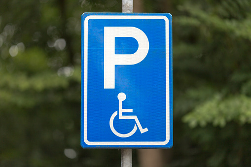 Verkeersbord parkeerplaats voor invalide persoon