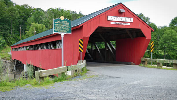 Taftsville Covered Bridge Taken in the Taftsville village of Woodstock, Vermont woodstock stock pictures, royalty-free photos & images