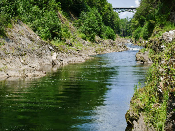 kuvapankkikuvat ja rojaltivapaat kuvat aiheesta quechee gorge ottauquechee -joki - quechee