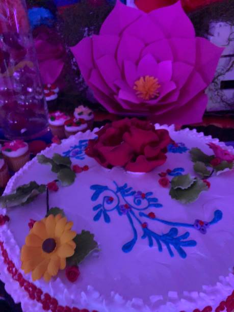 istock Quinceanera Cake with festive lighting 1021854594